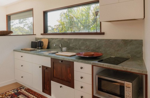 Suffolk Park Apartment | Bird & Beach - Modern Apartment - 2 minutes walk to the beach