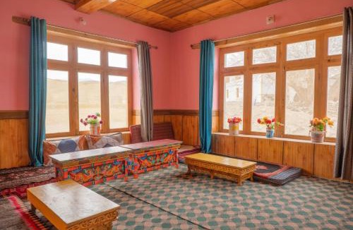 Man House | Black Top Border Homestay