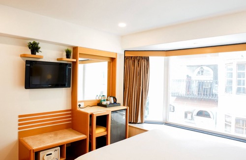 Bandra West Hotel | Bloom Boutique - Bandra