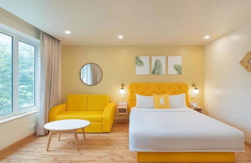 Gachibowli Hotel | Bloom Hotel - DLF Road Gachibowli