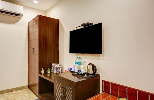 Mahipalpur Apartment | Blu Sapphire Inn Airport Aerocity Hotel