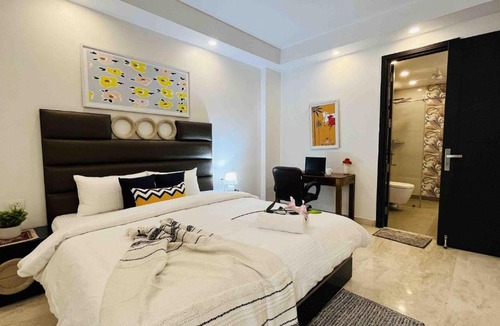 Greater Kailash Apartment | BluO 3BHK- M Block GK- Balcony, Lift