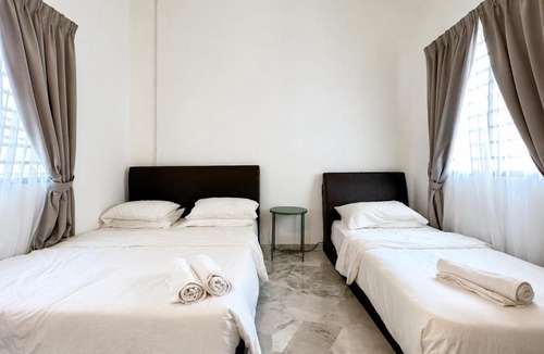 Bandar Country Homes Villa | BNB Country Homestay, Rawang - 20 pax, pool, event