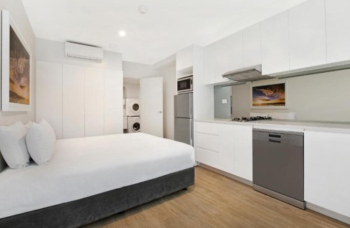 Bondi Hotel | Bondi Beach Studios Suite
