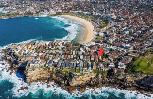 North Bondi Apartment | Bondi beachside beauty location on iconic Bondi beach. 2 min walk to beach