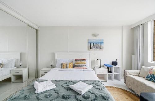 Bondi Apartment | 'Bondi Fairview' Coastal Panorama with Balcony