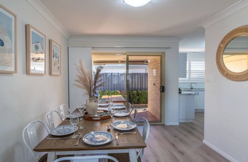 Shellharbour House | Book 4 nights, Pay for 3 - School Holidays - Message to receive offer!