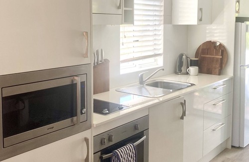 Blueys Beach Villa | Boomerang Point Apartment - Byo Linen