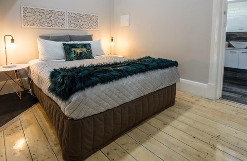 Geelong Apartment | Boutique Heritage Studios On Ryrie street OPPOSITE HOSPITALS Geelong CBD