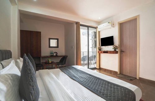 Mahipalpur Extension Bed & Breakfast | Breezy Height