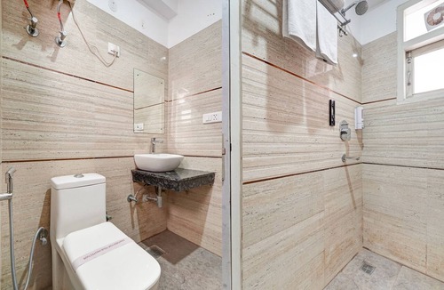 Mahipalpur Extension Bed & Breakfast | Breezy Height