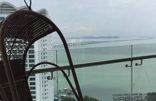 Batu Maung Condo | Breezy seaview condo