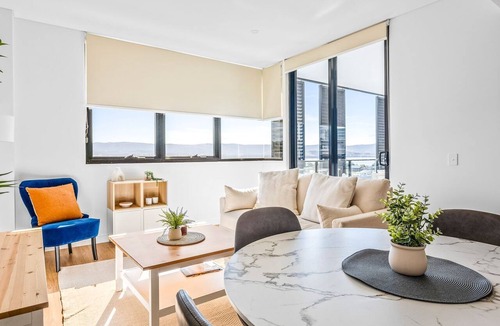 Shellharbour City Centre Apartment | Bright & Breezy Lakeview Retreat in Shellharbour