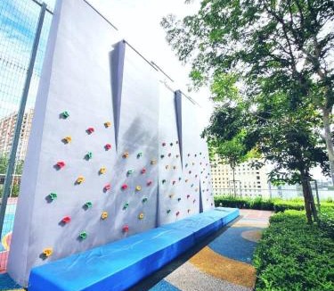 George Town Apartment | Bright & airy 3BR homestay comfort penang Netflix