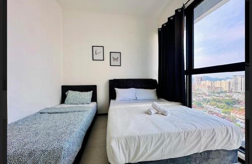 George Town Apartment | Bright & airy 3BR homestay comfort penang Netflix