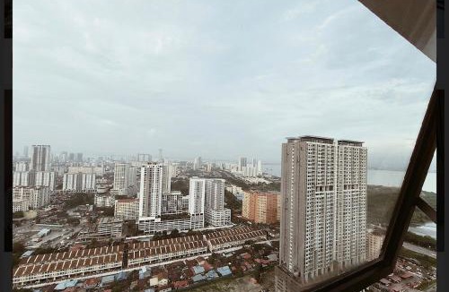George Town Apartment | Bright & airy 3BR homestay comfort penang Netflix