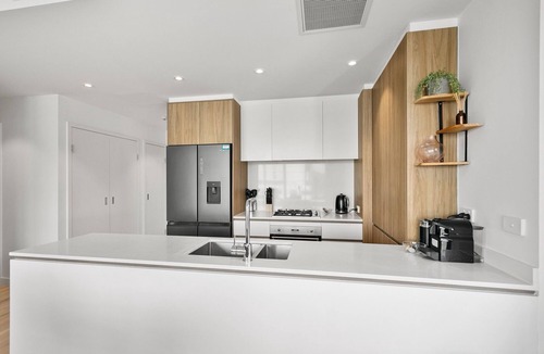 Miranda Apartment | Bright & Airy Retreat with Balcony & BBQ