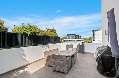 Miranda Apartment | Bright & Airy Retreat with Balcony & BBQ