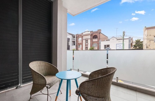 Coogee Apartment | Bright Studio with Balcony near Coogee Beach