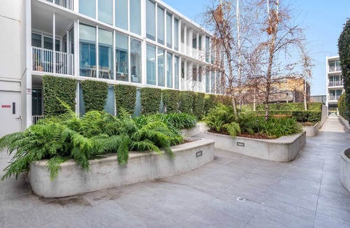 Brighton Apartment | Brighton 1-Bed Apartment with Balcony