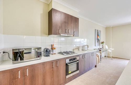 Point Cook House | Broadstone PC 9-bed 5-bathroom Luxe Family House Double Storey