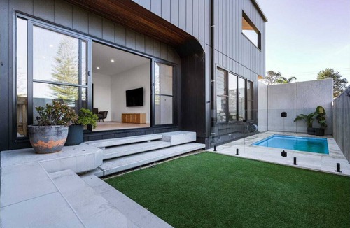 Broulee House | Broulee retreat across road from beachfront, pool, 5min walk to local shops.