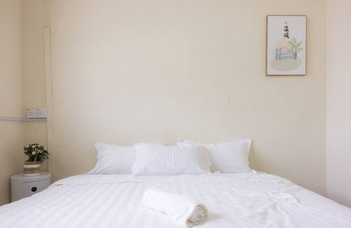 Tanjung Aru House | Budget Traveler/Sunset Beach/Airport/Landed House