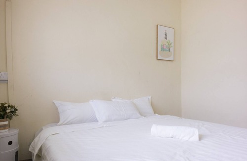 Tanjung Aru House | Budget Traveler/Sunset Beach/Airport/Landed House