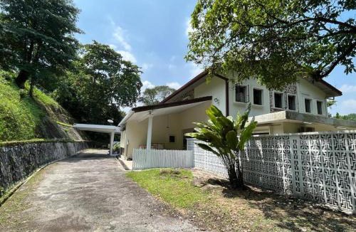 Kuala Lumpur Villa | Bukit Tunku Grande Villa by uBook