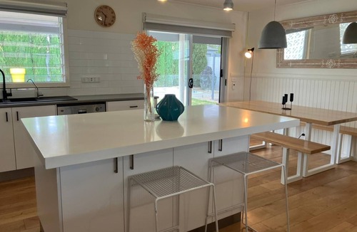 Bundalong House | Bundalong River Decadence & Poolside Bliss 3BRM -just 1 minute to the River