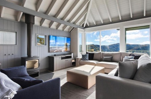 Hotham Heights Apartment | Bunnys