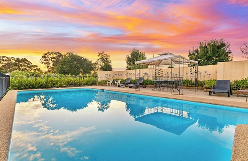 Lake Albert Hotel | Burringa Motel