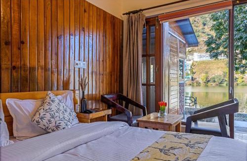 Bhimtal Hotel | By the Lakeside