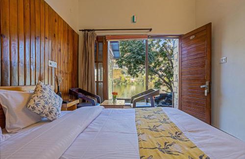 Bhimtal Hotel | By the Lakeside