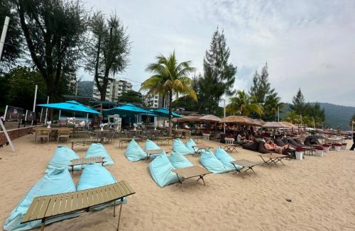 Batu Ferringhi Apartment | By The Sea Beachfront Designer Suites Penang - Managed by Art of Tree