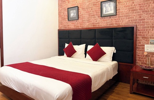 Marathahalli Hotel | C Suite - Lotus park