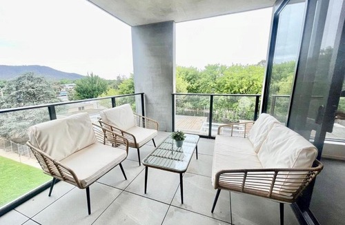 Lyneham Apartment | C01-Summit Contemporary stylish 2BR Apartment