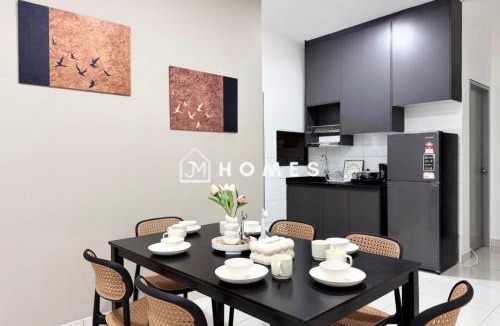 Kampung Bukit Dukong Apartment | C180 Trader Park Vintage Balcony Family Suite #19