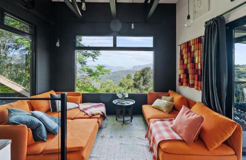 Beechmont House | Cabane Treehouse Retreat with Mountain Views