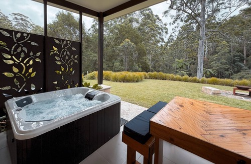 Lowanna Cabin | Cabin 2 - Accessibility, pet-friendly, adults only