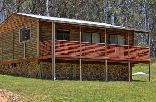 Adaminaby House | Cabin 2 - Snowy Accommodation