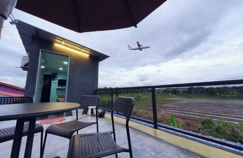 Subang Apartment | Cabin stay with great sunrise and plane spotting