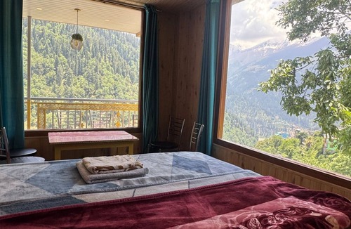 Kullu Hotel | Cafe Kush Tosh And Stay