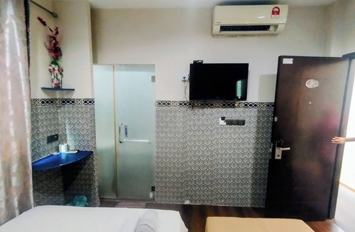 Taman Pertama Hotel | Cahaya Hanson (Bilikxpert)