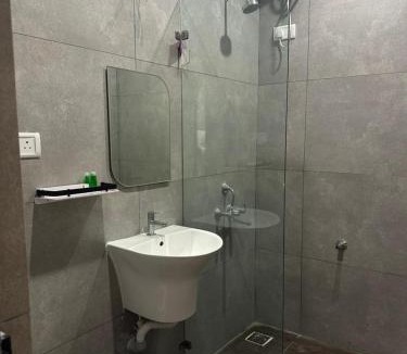 Injambakkam Hotel | Calicut Restaurant & Rooms