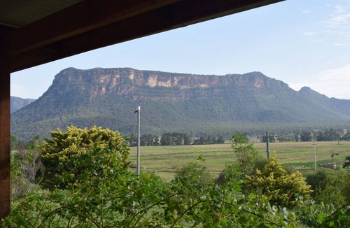 Glen Alice House | Capertee Valley Farmstays | Glenbrook Farm 'Comfy Cottage'