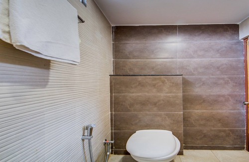 Ameerpet Hotel | CAPITAL O 15141 Townvilla Guest House