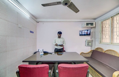 Ameerpet Hotel | CAPITAL O 15141 Townvilla Guest House