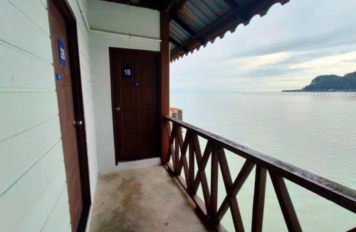 Kampung Batu Maung Hotel | Capital O 91118 Chalet Seri Idaman