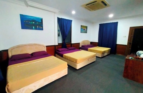 Kampung Batu Maung Hotel | Capital O 91118 Chalet Seri Idaman